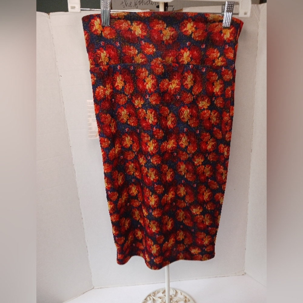NEW LuLaRoe Cassie Pencil Skirt midi Black & Red rose floral. womens size XS